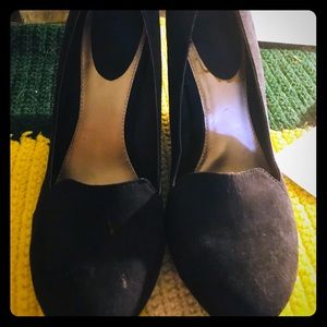 Black wedge heeled shoes